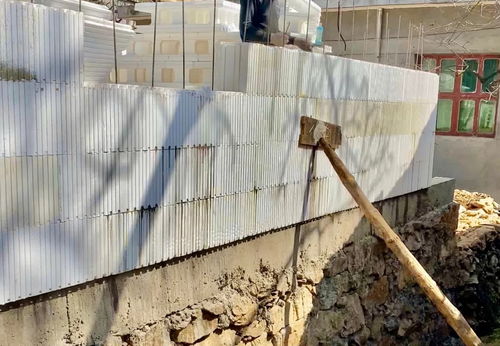 白色泡沫模塊建農(nóng)村自建房 新型材料的靠譜性解析